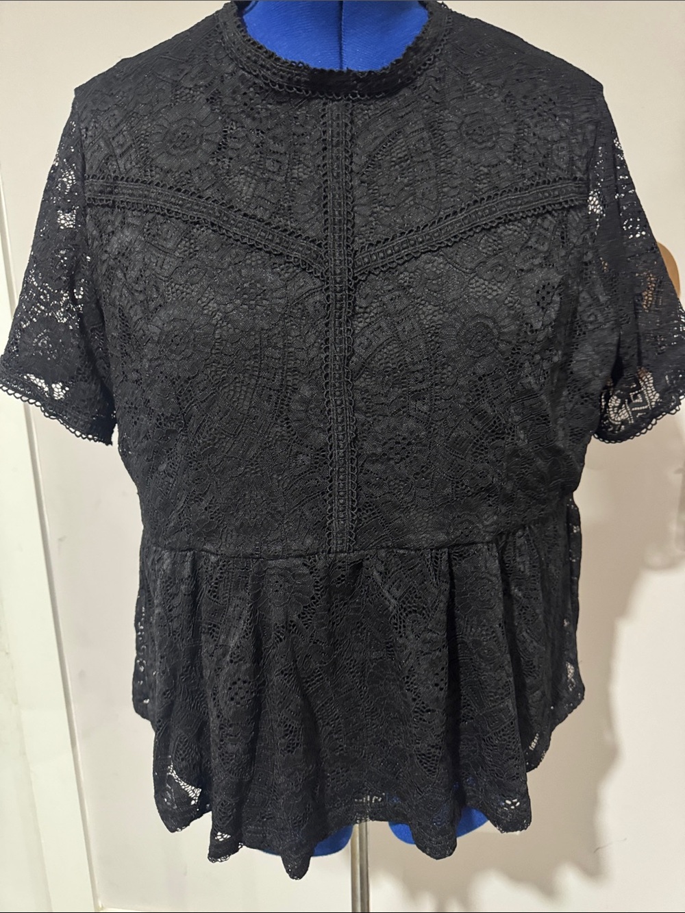 ANDREE BY UNIT Black Lace Peplum Blouse